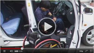 頚髄損傷者の車椅子から車へのトランスファー(ボードなし)