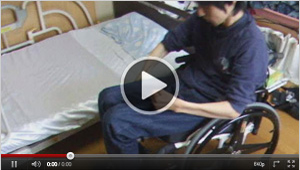 頚髄損傷者の車椅子から車へのトランスファー(ボードなし)