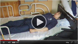 頚髄損傷者の車椅子から車へのトランスファー(ボードなし)